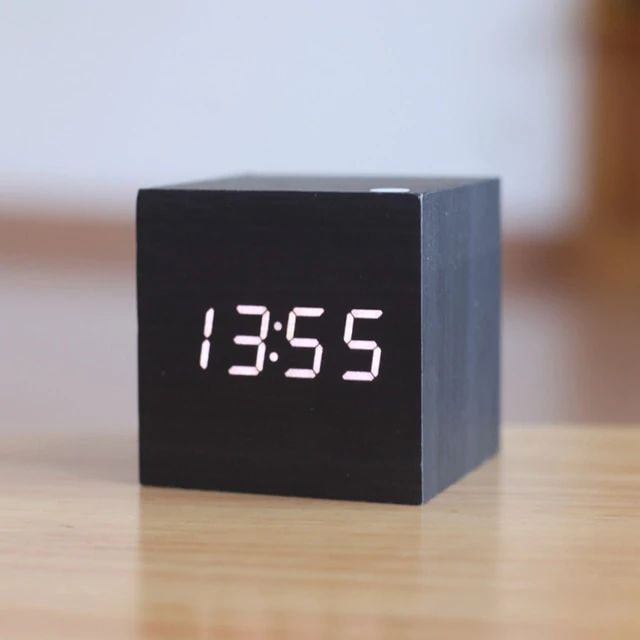 Digital Cube Ur - Minimalistisk Design Og LED Skærm