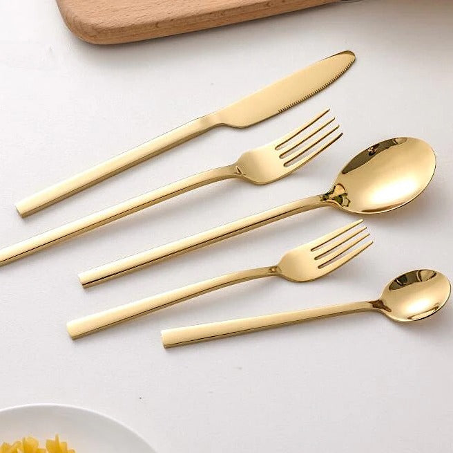 Compleet Bestekset – Elegante Stukken Voor Een Verfijnde Tafel