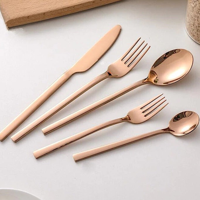 Compleet Bestekset – Elegante Stukken Voor Een Verfijnde Tafel
