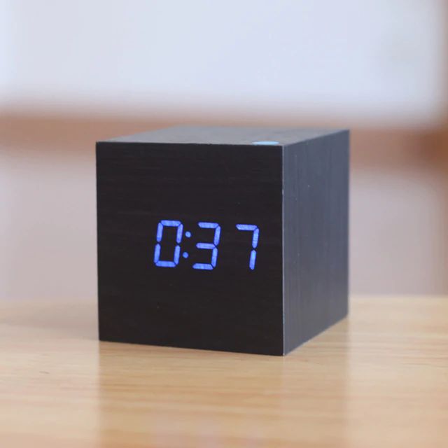 Digital Cube Ur - Minimalistisk Design Og LED Skærm
