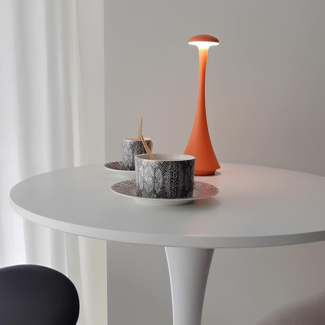 Stolní lampa Elancé – elegance a modernita