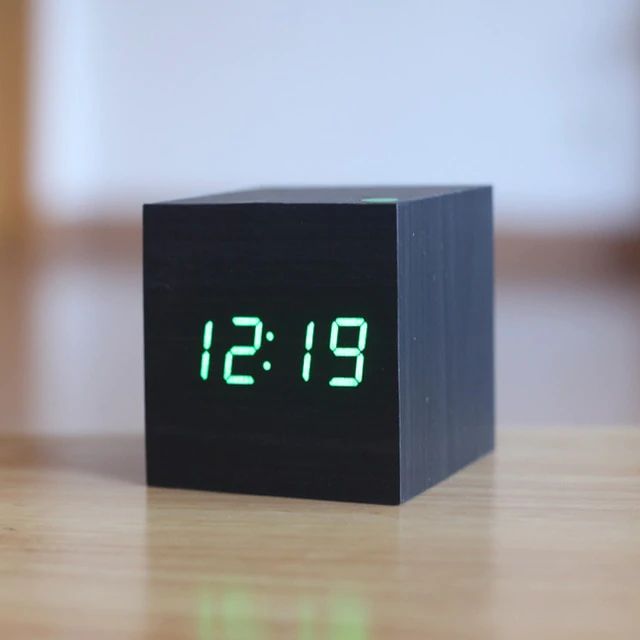 Digital Cube Ur - Minimalistisk Design Og LED Skærm