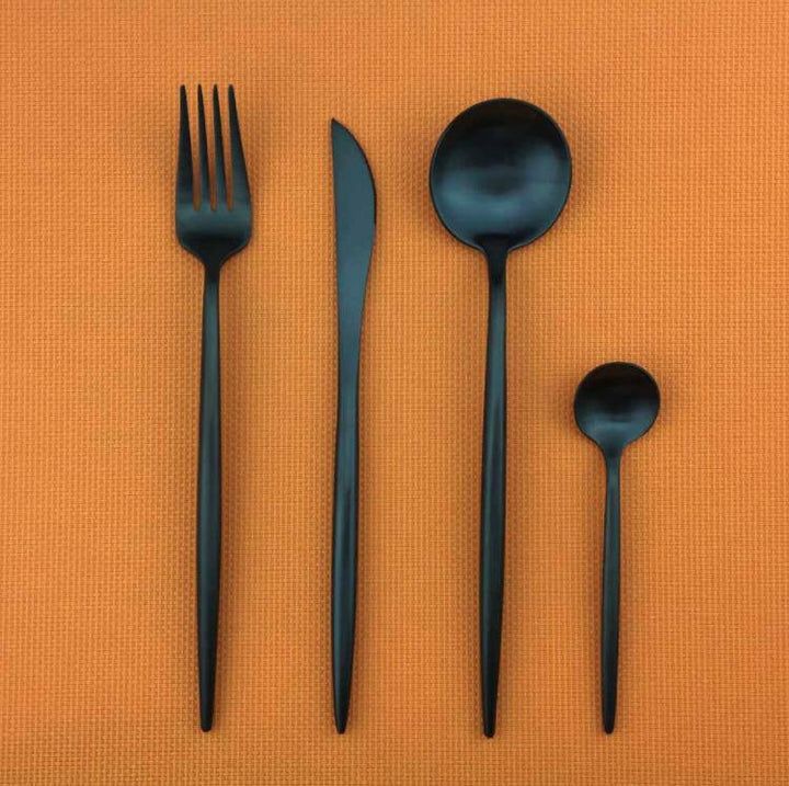 Set De Tacâmuri De Lux – Pentru O Masă Elegantă Și Distinsă