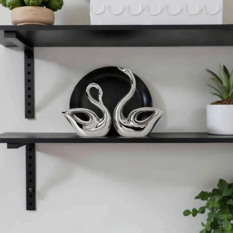 Dekorativ Keramisk Skulptur – Elegans Och Finess