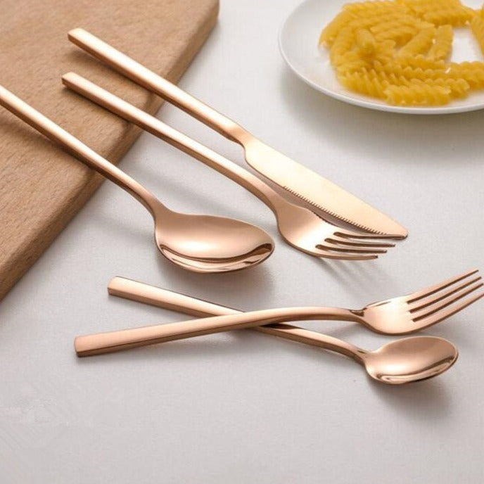 Compleet Bestekset – Elegante Stukken Voor Een Verfijnde Tafel