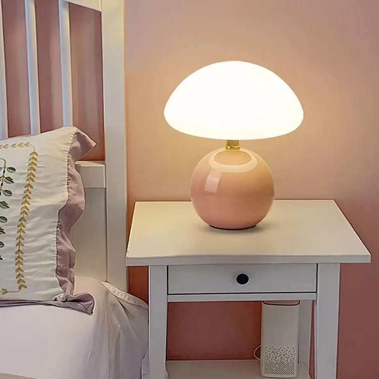 Stolní lampa ve tvaru houbě – elegance a originalita