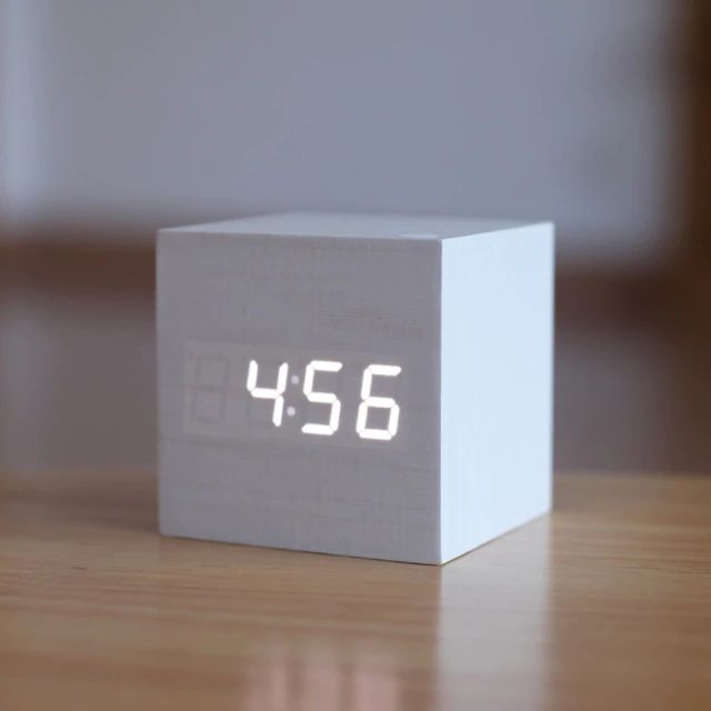 Digital Cube Ur - Minimalistisk Design Og LED Skærm