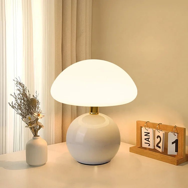 Stolní lampa ve tvaru houbě – elegance a originalita