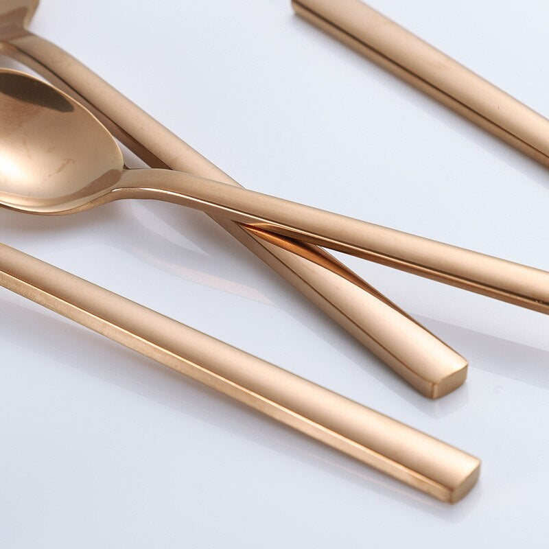 Compleet Bestekset – Elegante Stukken Voor Een Verfijnde Tafel