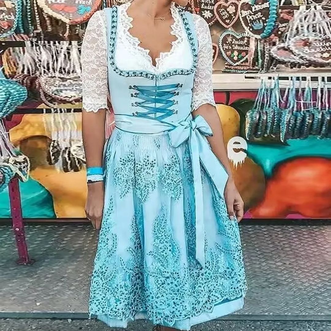 Therese | Feenrobe – Bayerischer Stil und zarte Verzierungen
