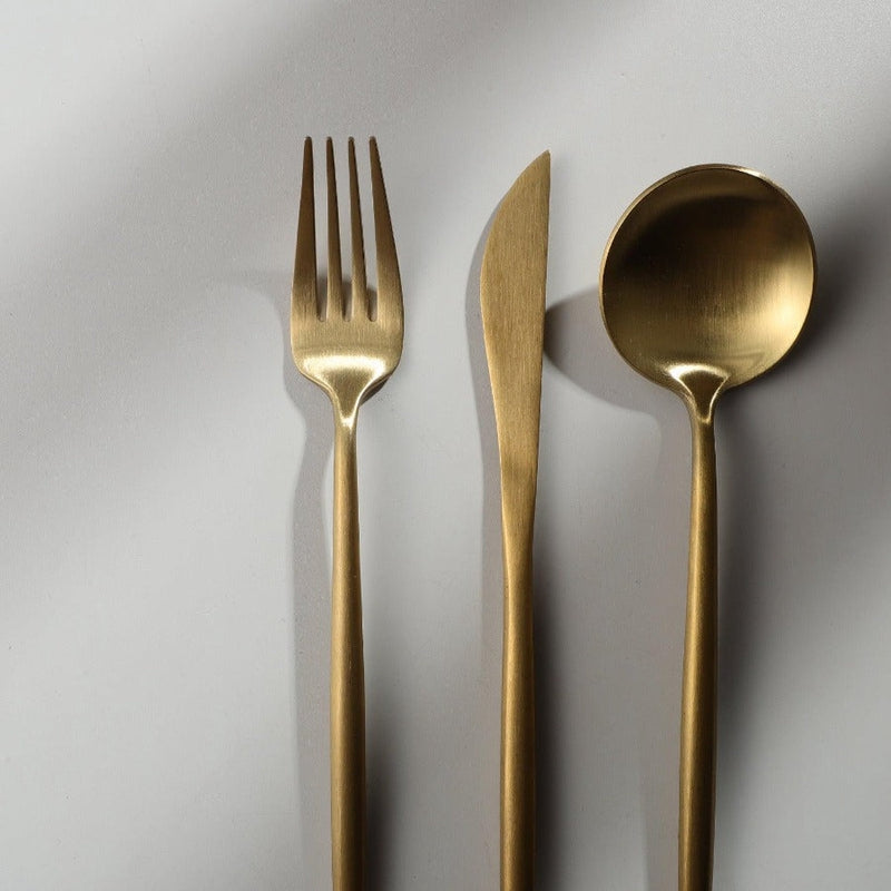 Set di Posate – Stile Puro e Funzionale 