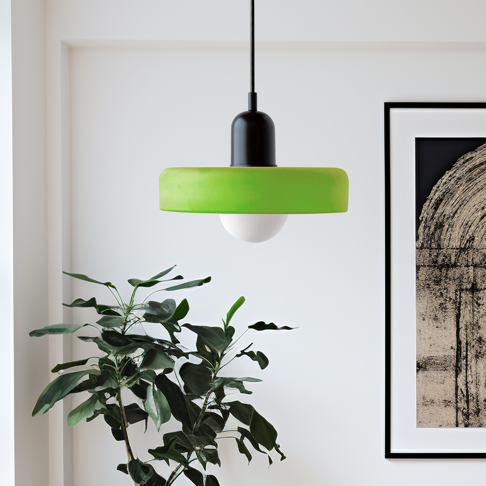 Závěsná dekorativní lampa – Vibrantní barvy a bohémský duch 