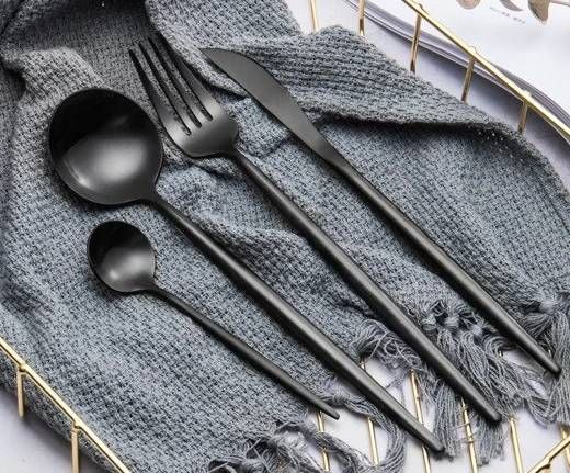 Set De Tacâmuri De Lux – Pentru O Masă Elegantă Și Distinsă 