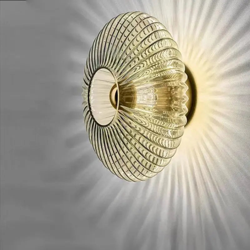 Aplica de perete elegantă – Ambianță luminoasă și sofisticată 