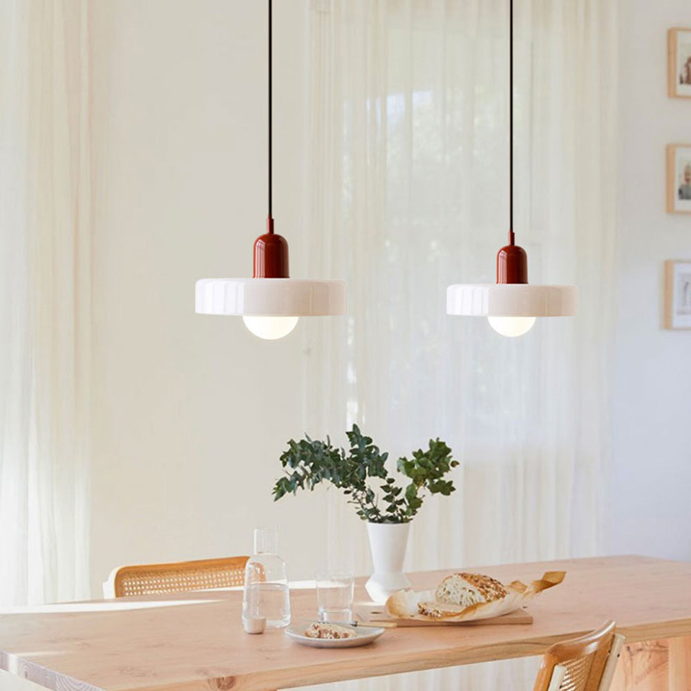 Závěsná dekorativní lampa – Vibrantní barvy a bohémský duch 