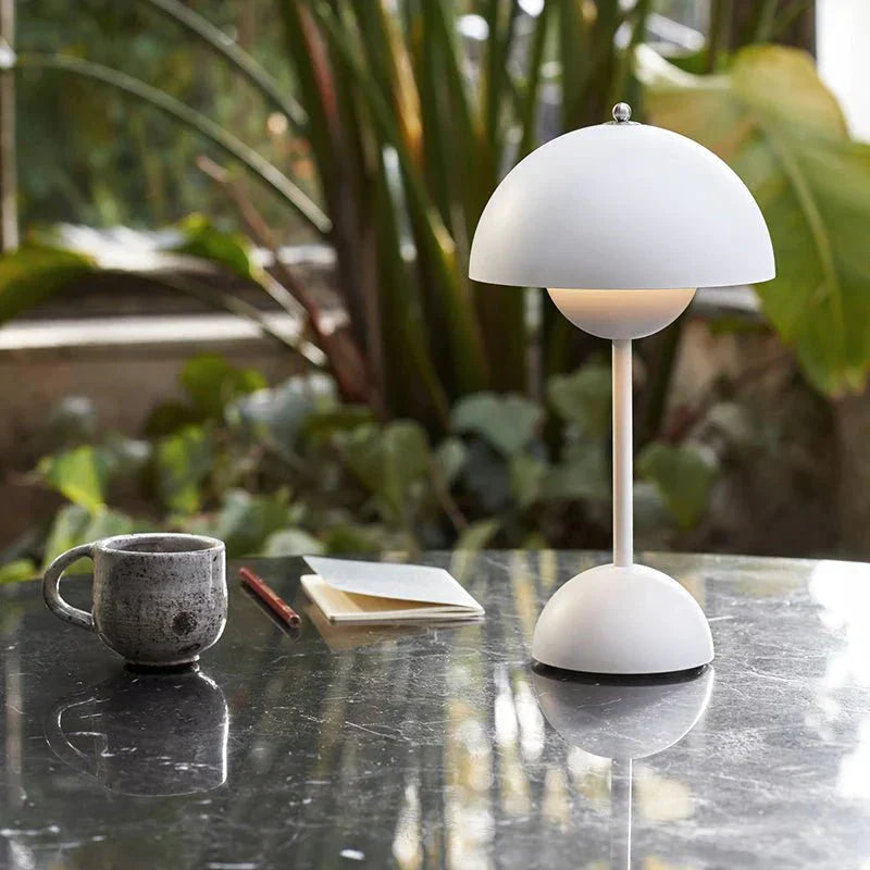 Lampada LED da Scrivania – Semplicità Moderna e Funzionalità 