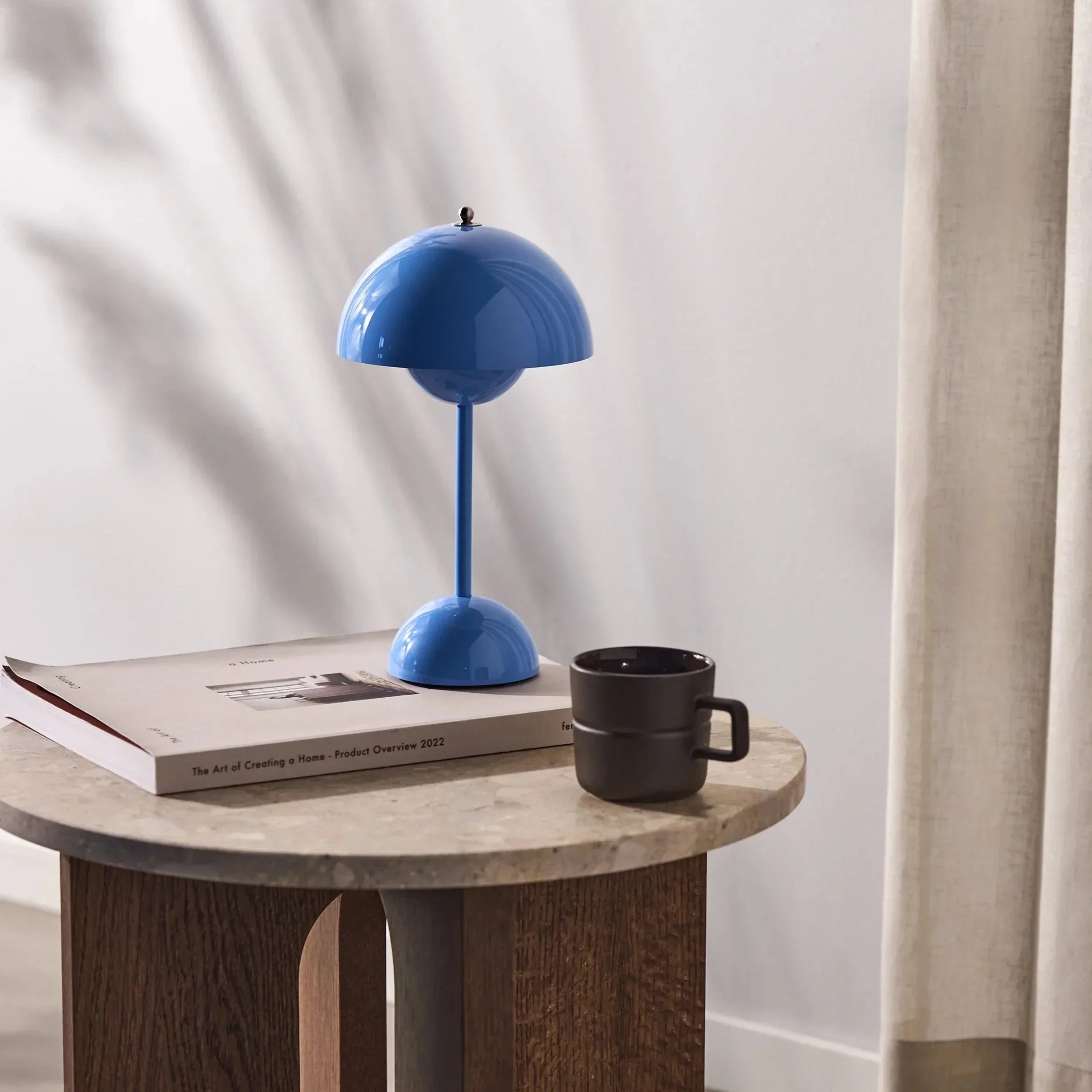 Lampada LED da Scrivania – Semplicità Moderna e Funzionalità 