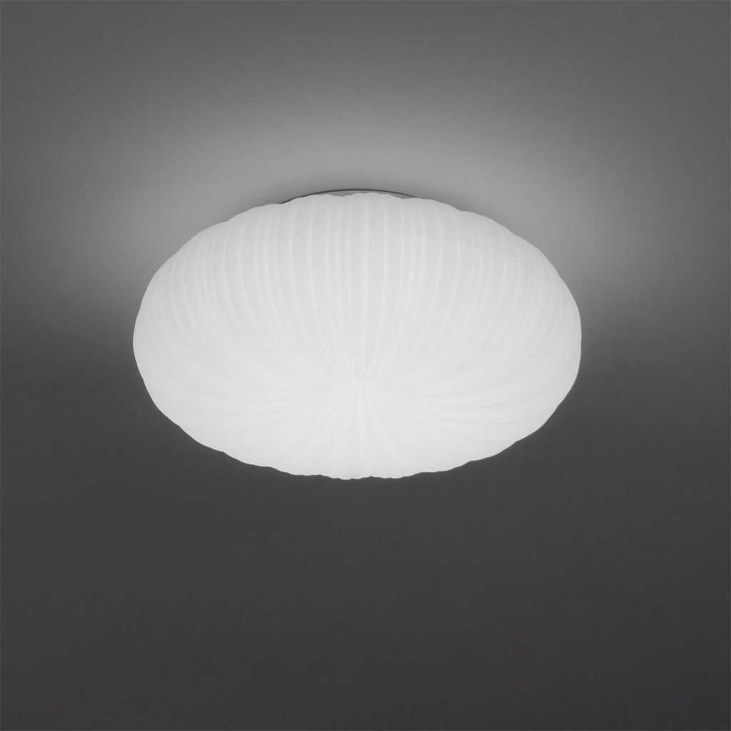 Modern LED-taklampa med fjärrkontroll - komfort och elegans