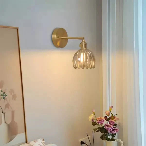 Aplica decorativă de perete – floare în mugure și atmosferă romantică 
