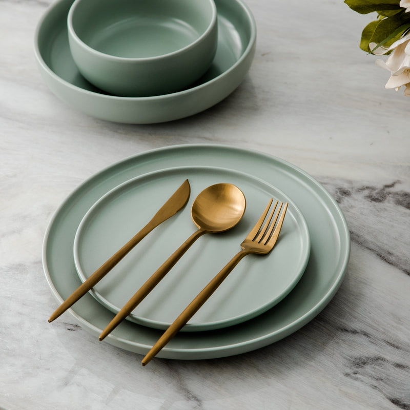 Set di Posate – Stile Puro e Funzionale 