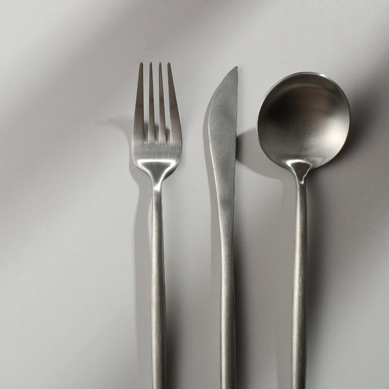 Set di Posate – Stile Puro e Funzionale 
