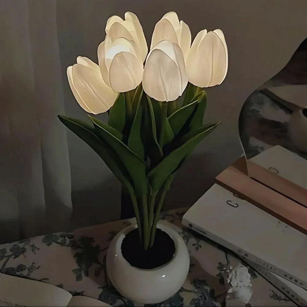 Dekorativ lampe Tulipan – Varme og raffineret atmosfære 