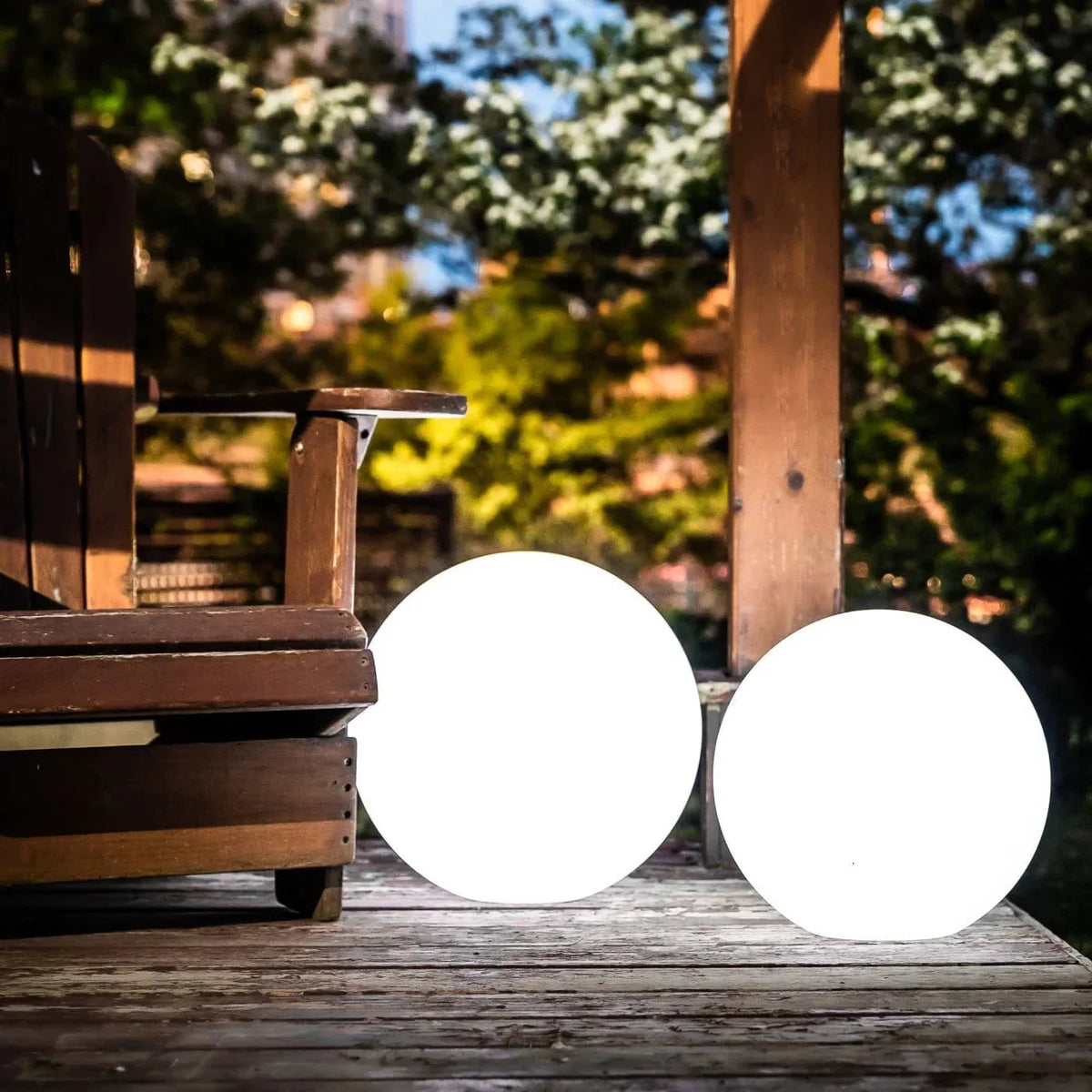Lámpara Esférica Exterior Sin Cable – Iluminación Nómada y Elegante 