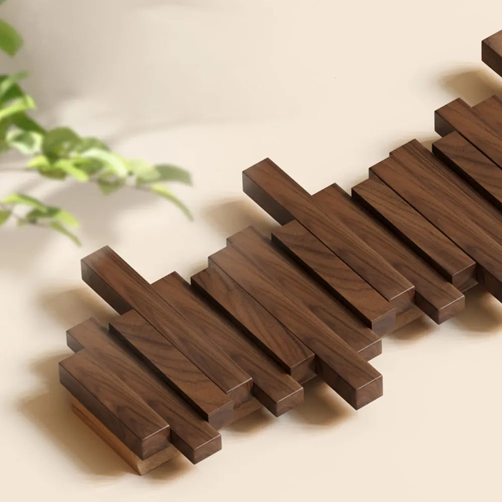 Modern Wall Coat Rack – Practical, Discreet, and Magnetic 
