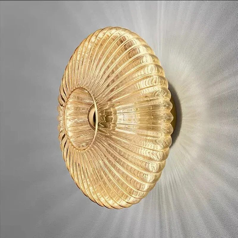 Aplique de Parede em Vidro Ondulado – Elegância e Luz Suave 