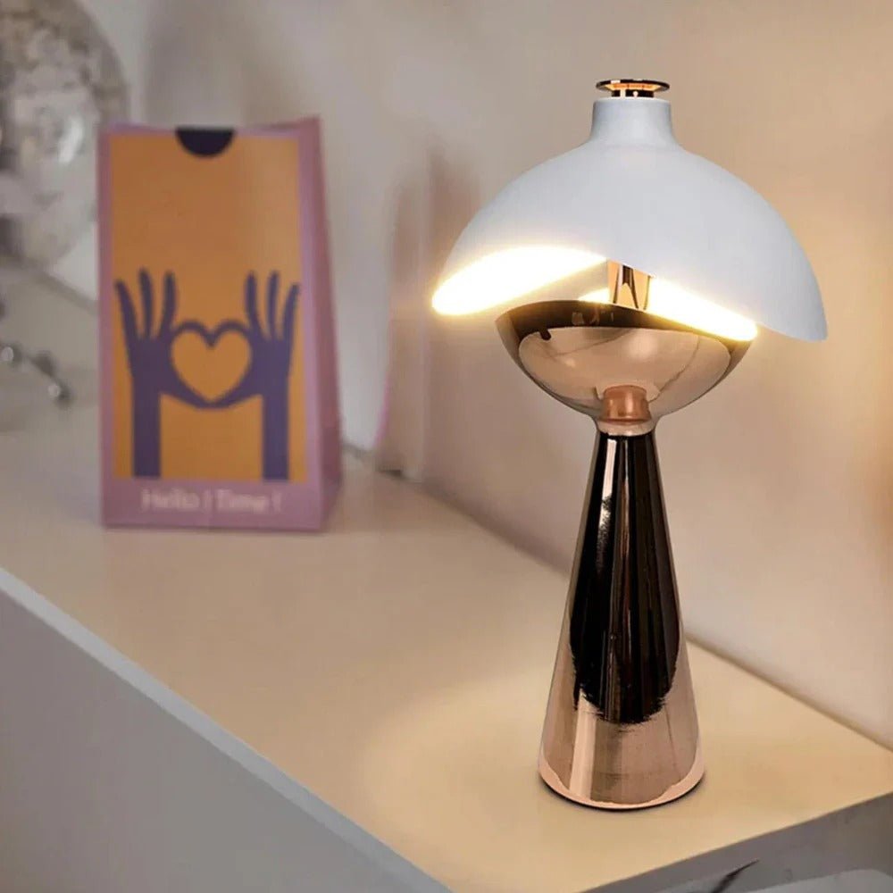 Lampa stołowa rzeźbiona – elegancja i oryginalność 