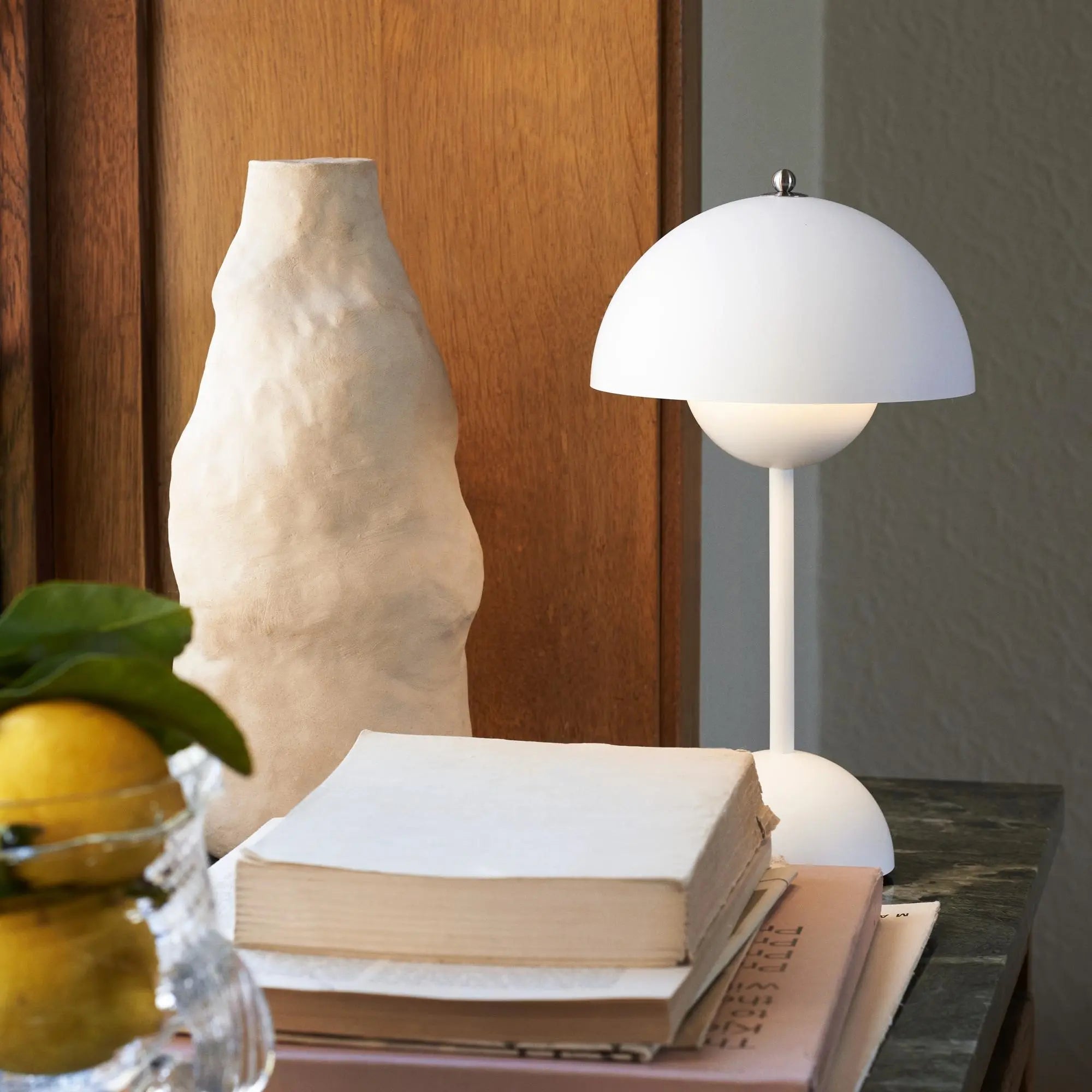 Lampada LED da Scrivania – Semplicità Moderna e Funzionalità 