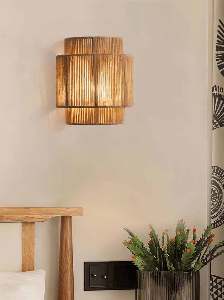 Rattan Wandleuchte mit Hanfseil Schirm - Natürliches Licht & Authentischer Charme