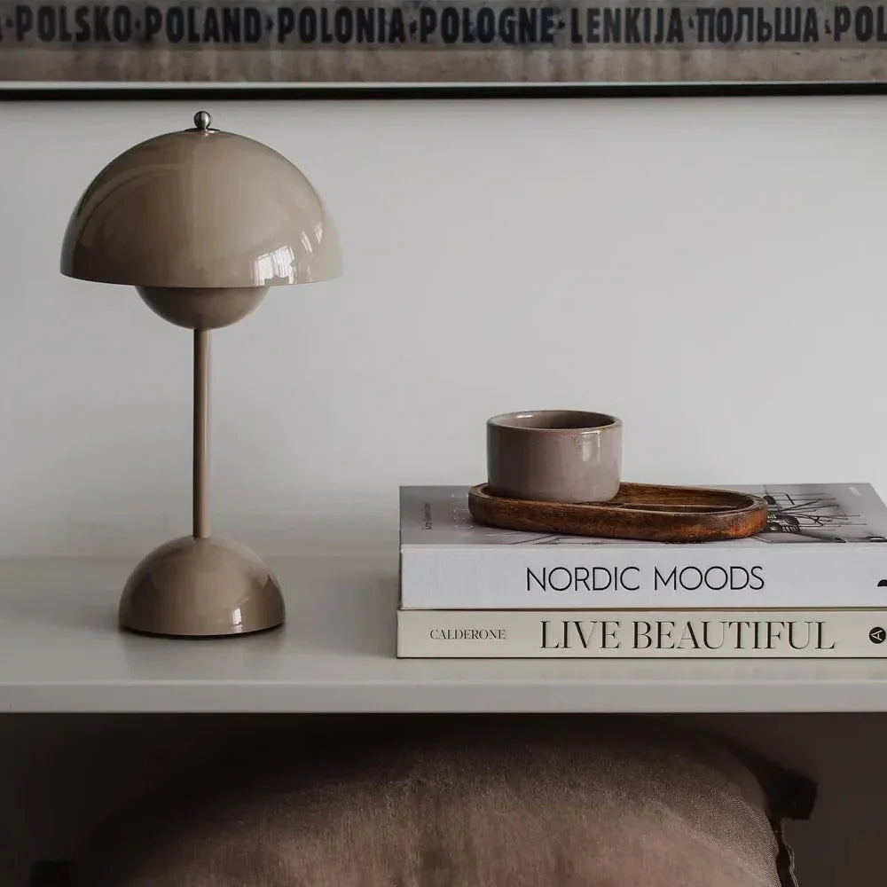 Lampada LED da Scrivania – Semplicità Moderna e Funzionalità 