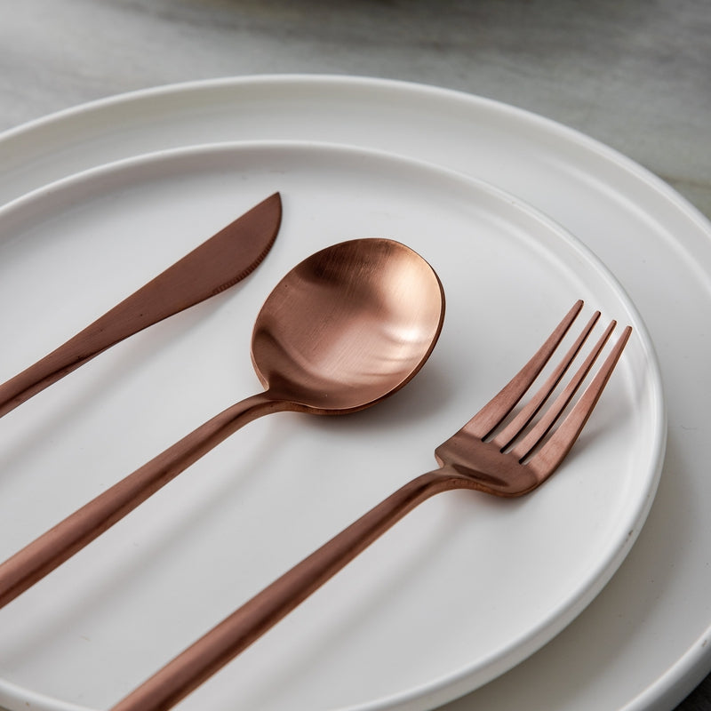 Set di Posate – Stile Puro e Funzionale 