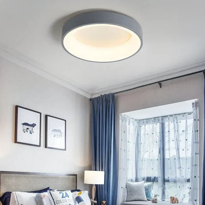 Lampa sufitowa – Linia minimalistyczna i ciepła atmosfera 