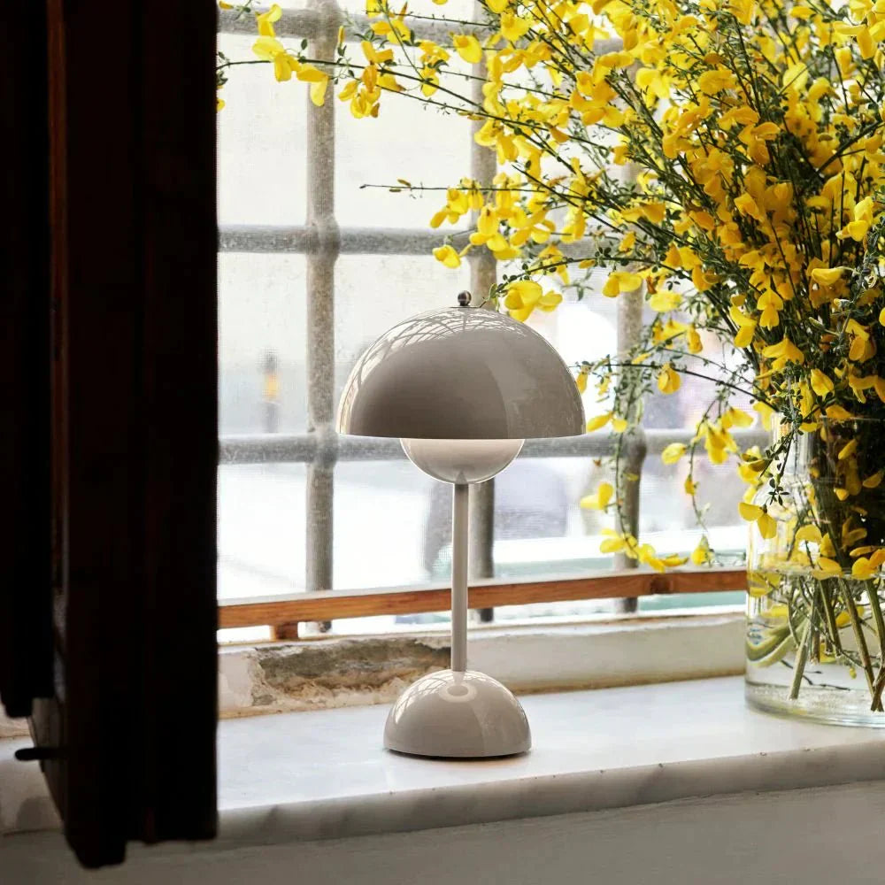 Lampada LED da Scrivania – Semplicità Moderna e Funzionalità 