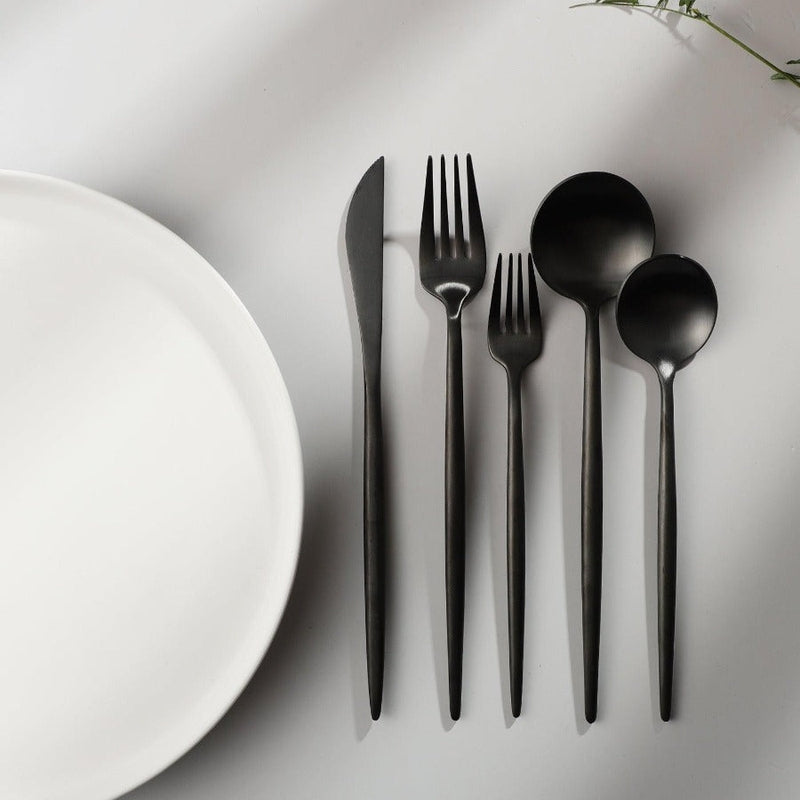 Set di Posate – Stile Puro e Funzionale 