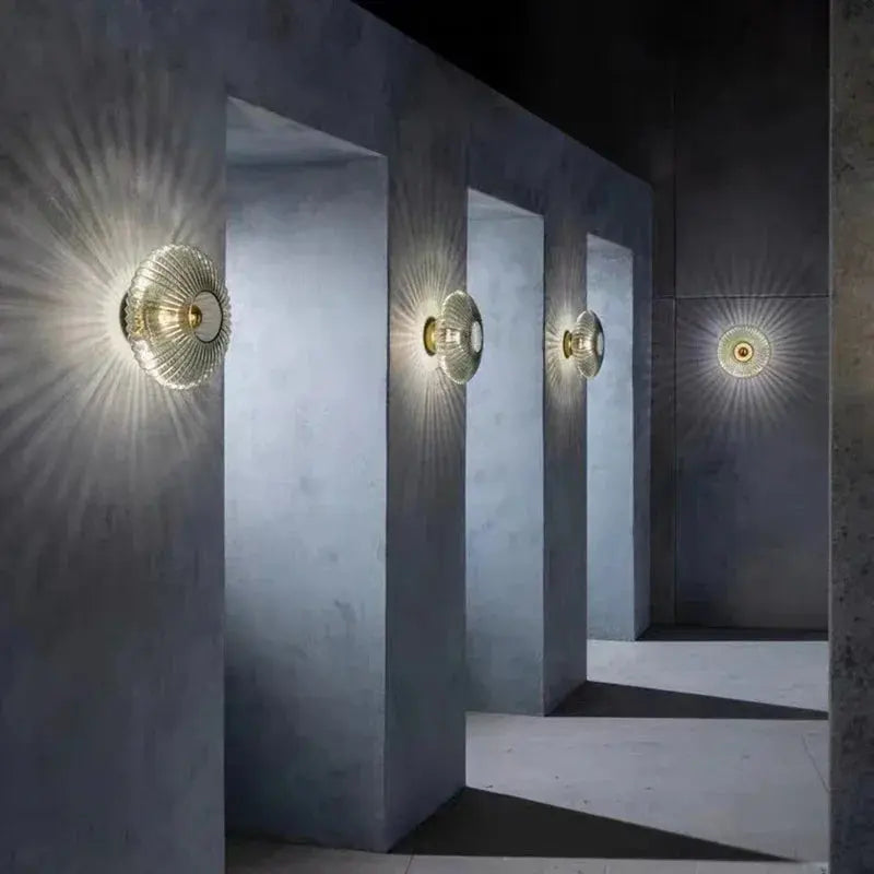 Aplica de perete elegantă – Ambianță luminoasă și sofisticată 