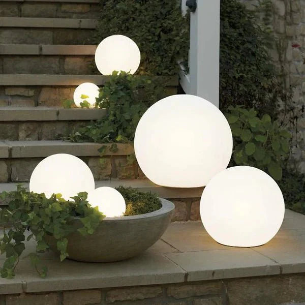 Trådløs Utendørs Kulelampe – Nomadisk og Elegant Belysning 