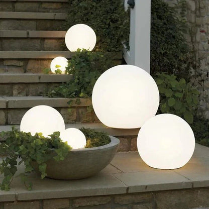 Trådløs Utendørs Kulelampe – Nomadisk og Elegant Belysning 