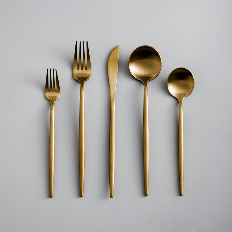 Set di Posate – Stile Puro e Funzionale 