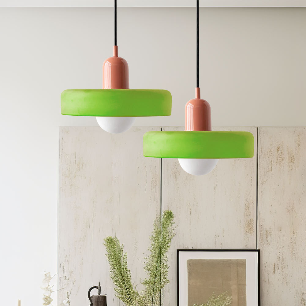 Závěsná dekorativní lampa – Vibrantní barvy a bohémský duch 