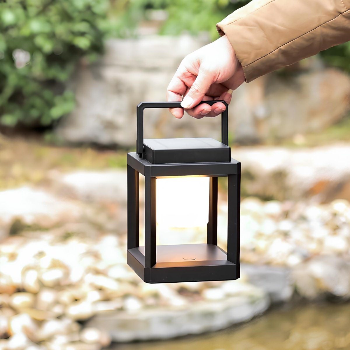Moderní Solární Lampa – Elegantní a Trvanlivé Osvětlení 