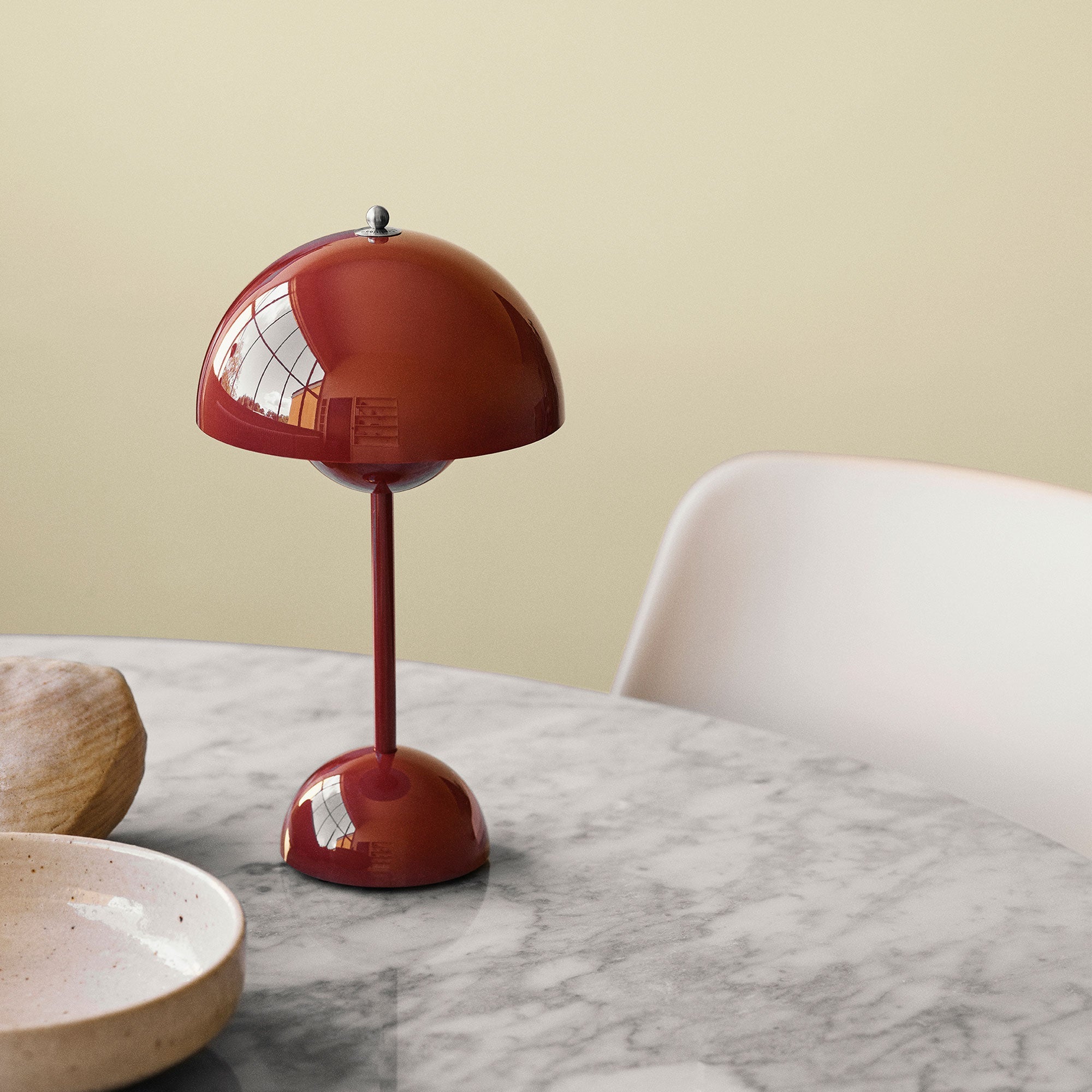 Lampada LED da Scrivania – Semplicità Moderna e Funzionalità 