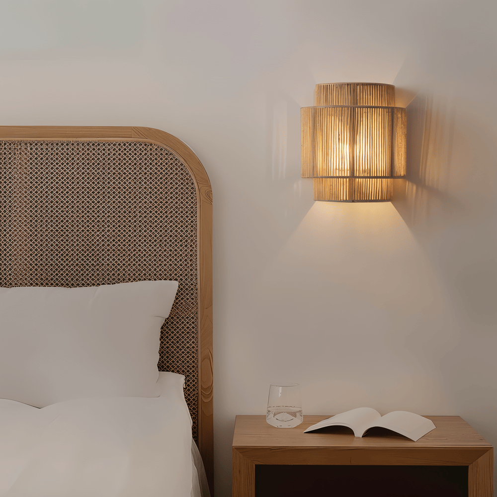 Rattan Wandleuchte mit Hanfseil Schirm - Natürliches Licht & Authentischer Charme